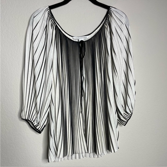 Diane von Furstenberg New Keoni White Accordion Pleated Blouse 8 - Picture 2 of 7